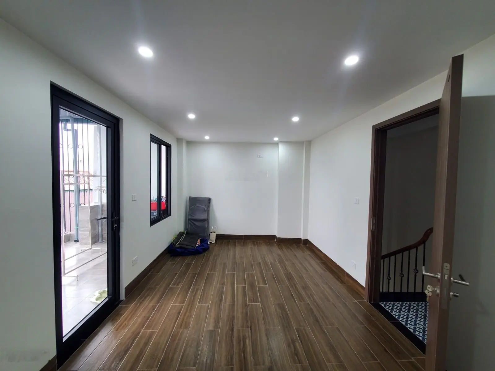 Gấp gấp Nhà riêng phố Vũ Ngọc Phan 50m 5Tg MT 4m chỉ 14,9 tỷ lô góc ôtô KD sầm uất.