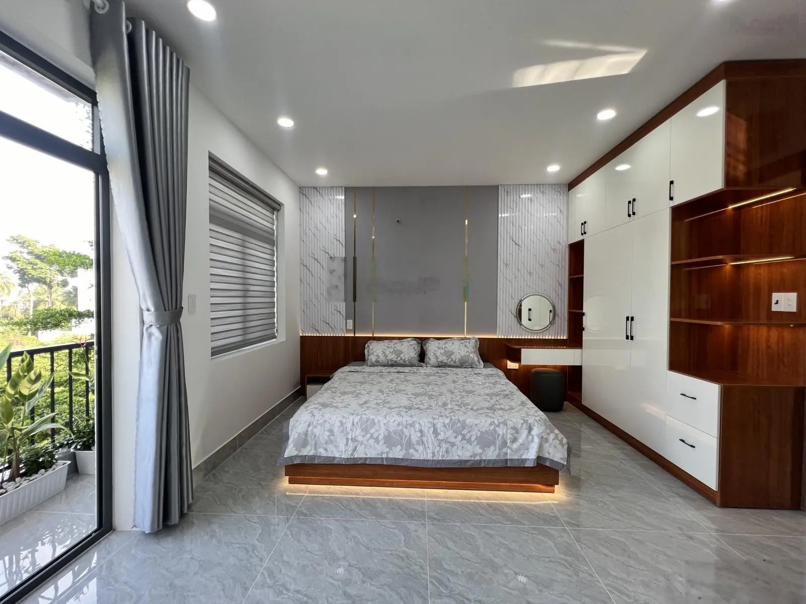 Nhà mới DT 80m2 sân ô tô ngay chợ Thạnh Xuân đường thông chỉ 6.3 tỷ