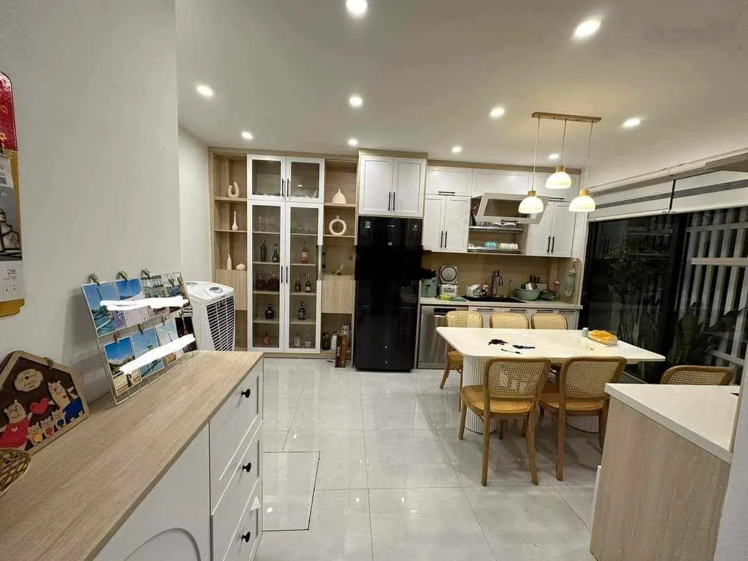 Bán nhà 29 mặt phố Lê Quý Đôn, Phường Ba Đình, vỉa hè 4m, kd đa dạng, DT: 73m2/4 tầng/8 tỷ