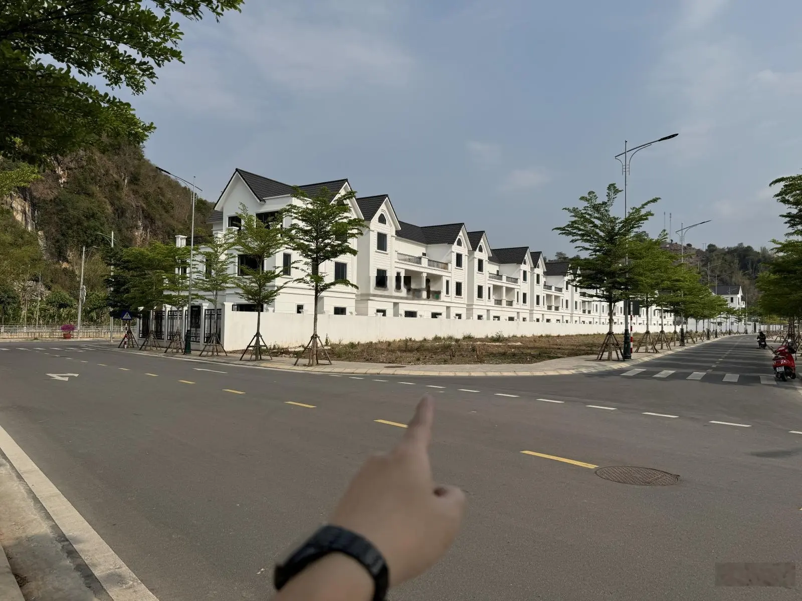 Chính chủ bán lô góc 2 mặt tiền view vườn hoa Appolo - dự án Picenza Sơn La. Đã có bìa đỏ
