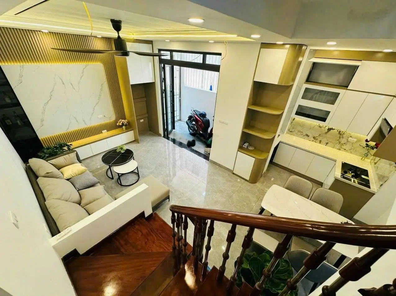Nhà dân xây 6 tầng, phố Bồ Đề Long Biên, ngõ thông