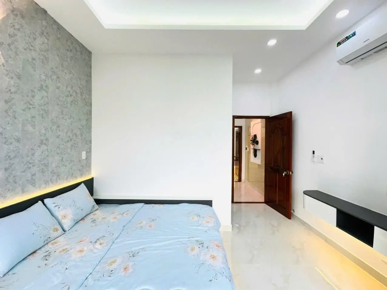 Nhà phố 4m x 15m.Xây 1 lửng 2 lầu full nội thất hẻm 8m gần mặt tiền đường Lâm Thị Hố