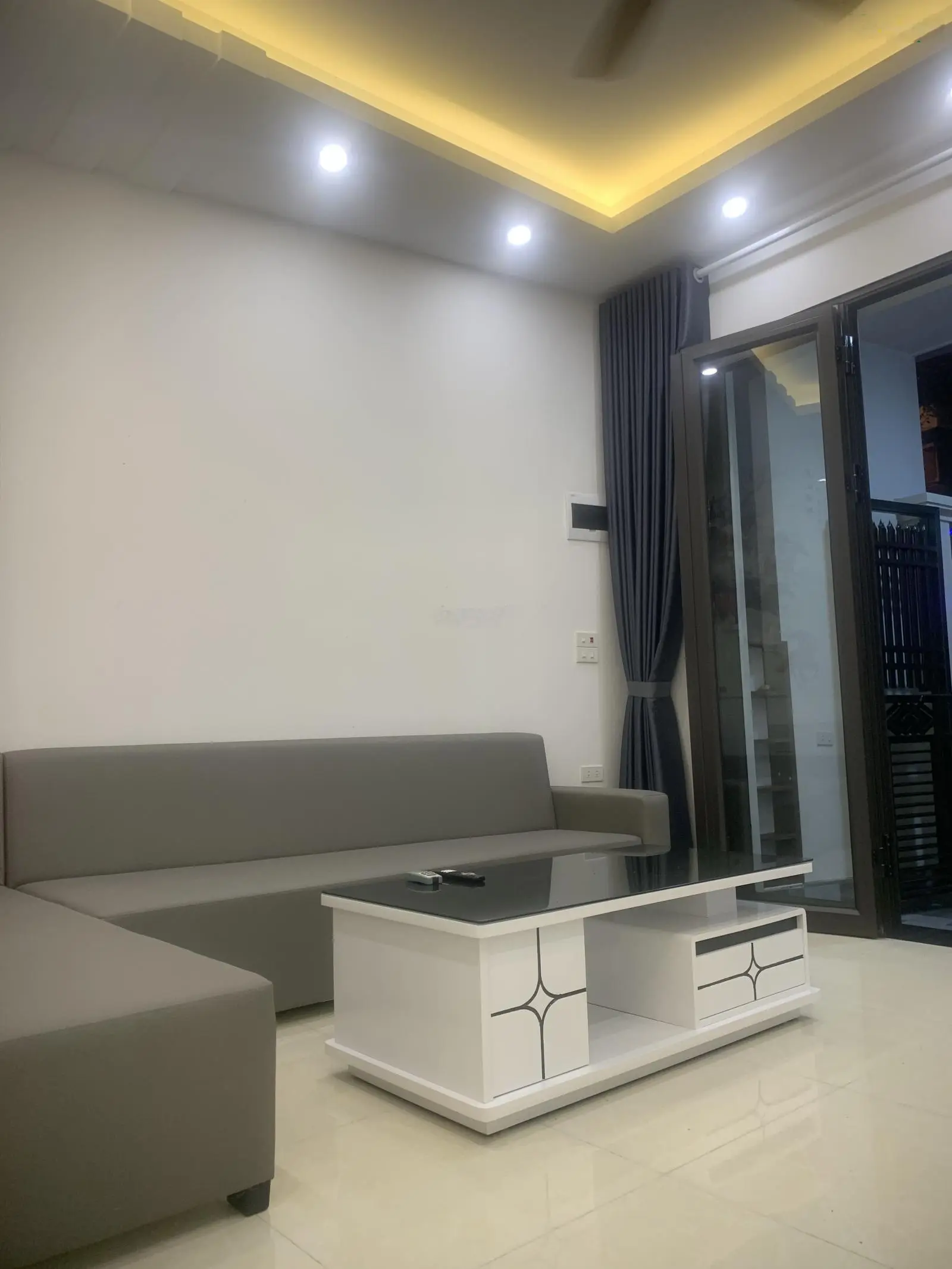 Bán nhà 3 tầng mới xây, TK hiện đại, gần chợ Rồng, gần hồ Biển Bạch, trung tâm TP. Ninh Bình