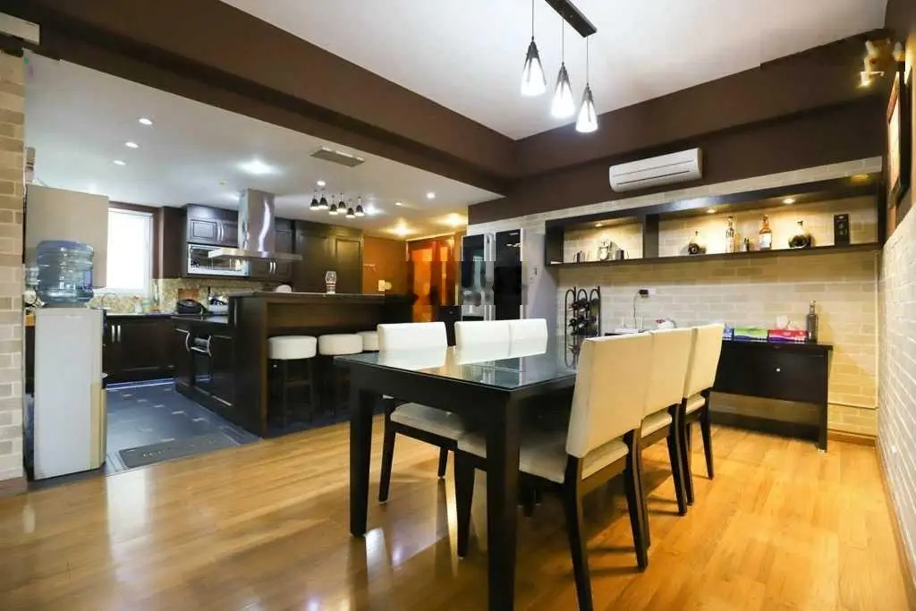 Bán căn hộ chung cư cao cấp Ciputra 142m2 - 4PN - nội thất hiện đại, lô góc, ban công quanh nhà