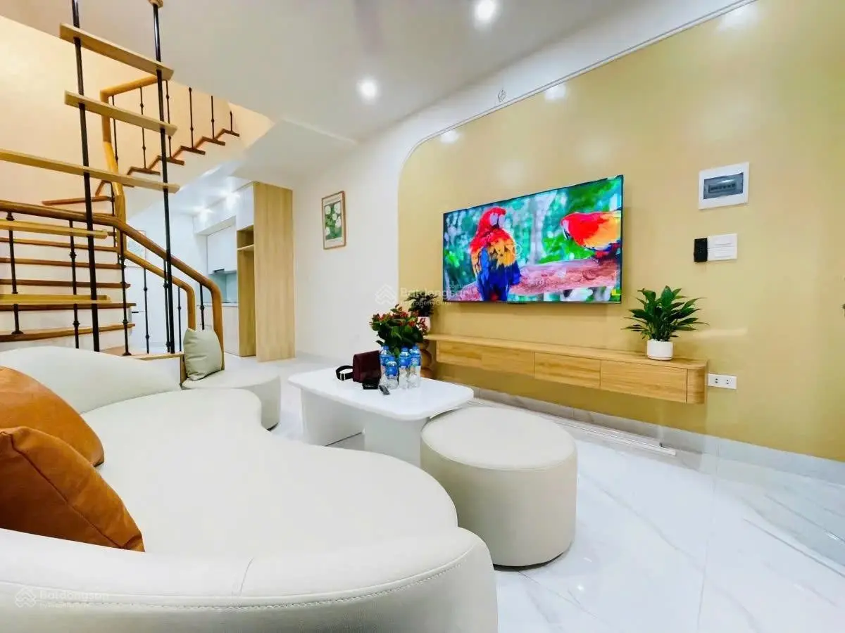 Vip Ngã Tư Sở - Ô Tô vài bước chân - 3M Ra Phố Hai Mặt Thoáng - Không Lỗi Phong Thuỷ - Mới Tinh