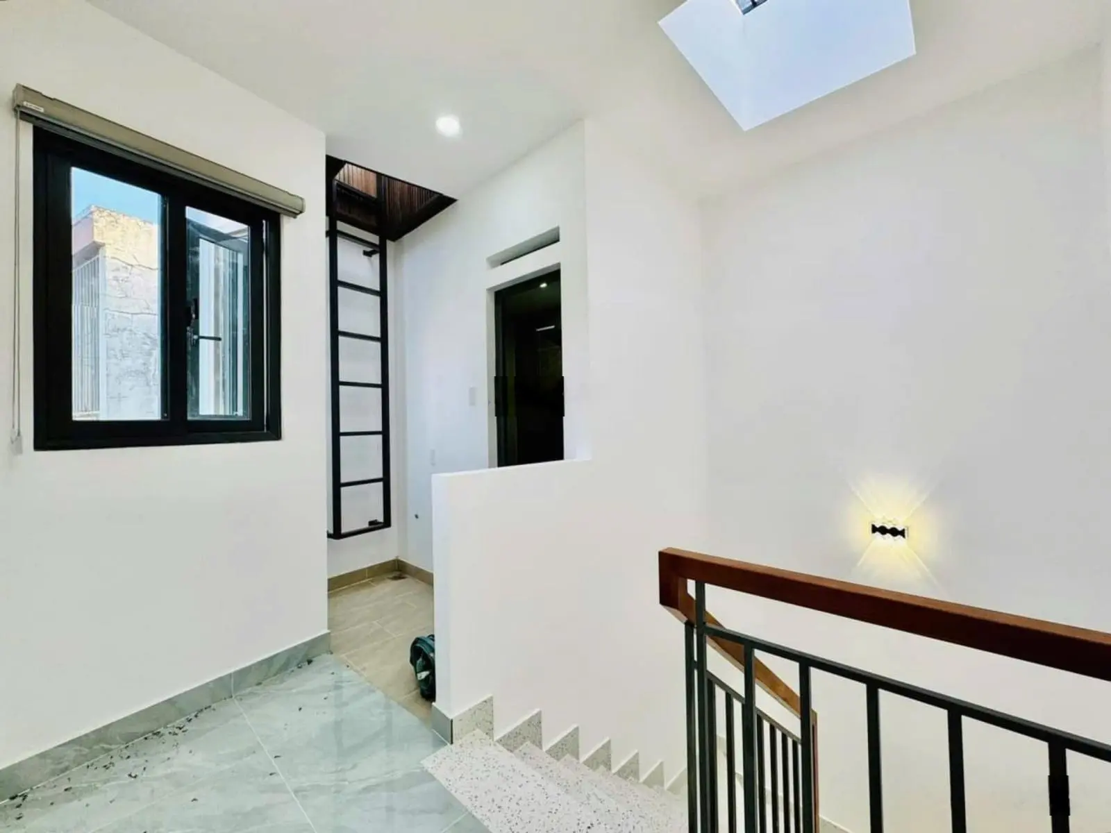 Nhà hẻm Quận 6. Ngay sát THPT Trần Nhân Tông 50m2 vuống vức 2 phòng ngủ. Phường 14 Quận 6 sổ sẵn