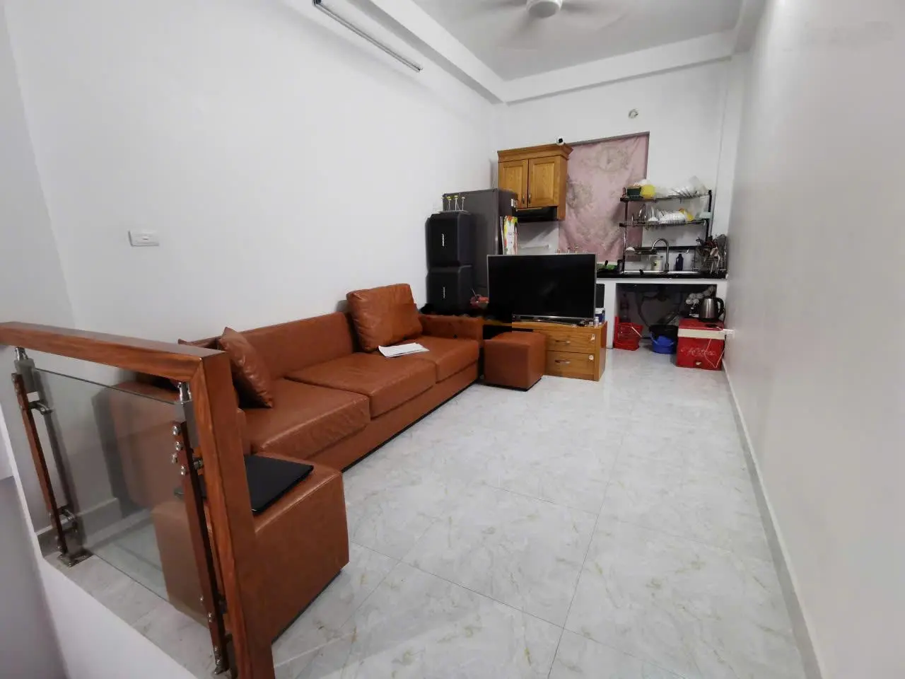 Cần bán nhà gấp gần Vinhomes Thăng Long, cách oto tránh 10m, 46m2, 3 tỷ 45