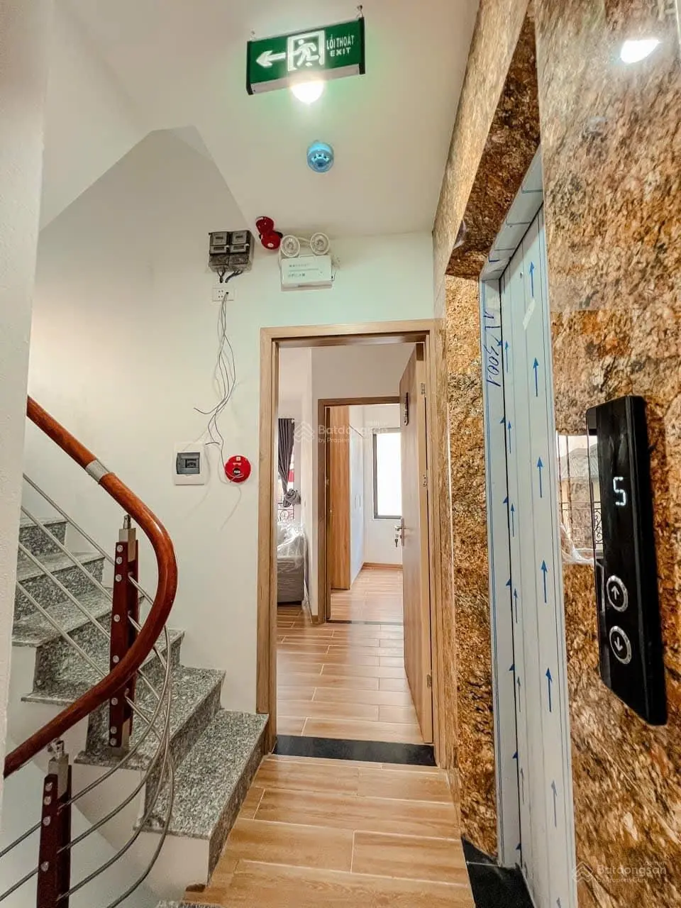 Bán tòa chdv nguyễn chí thanh, 75m x 7 tầng , 19 phòng, dòng tiền 95tr/tháng