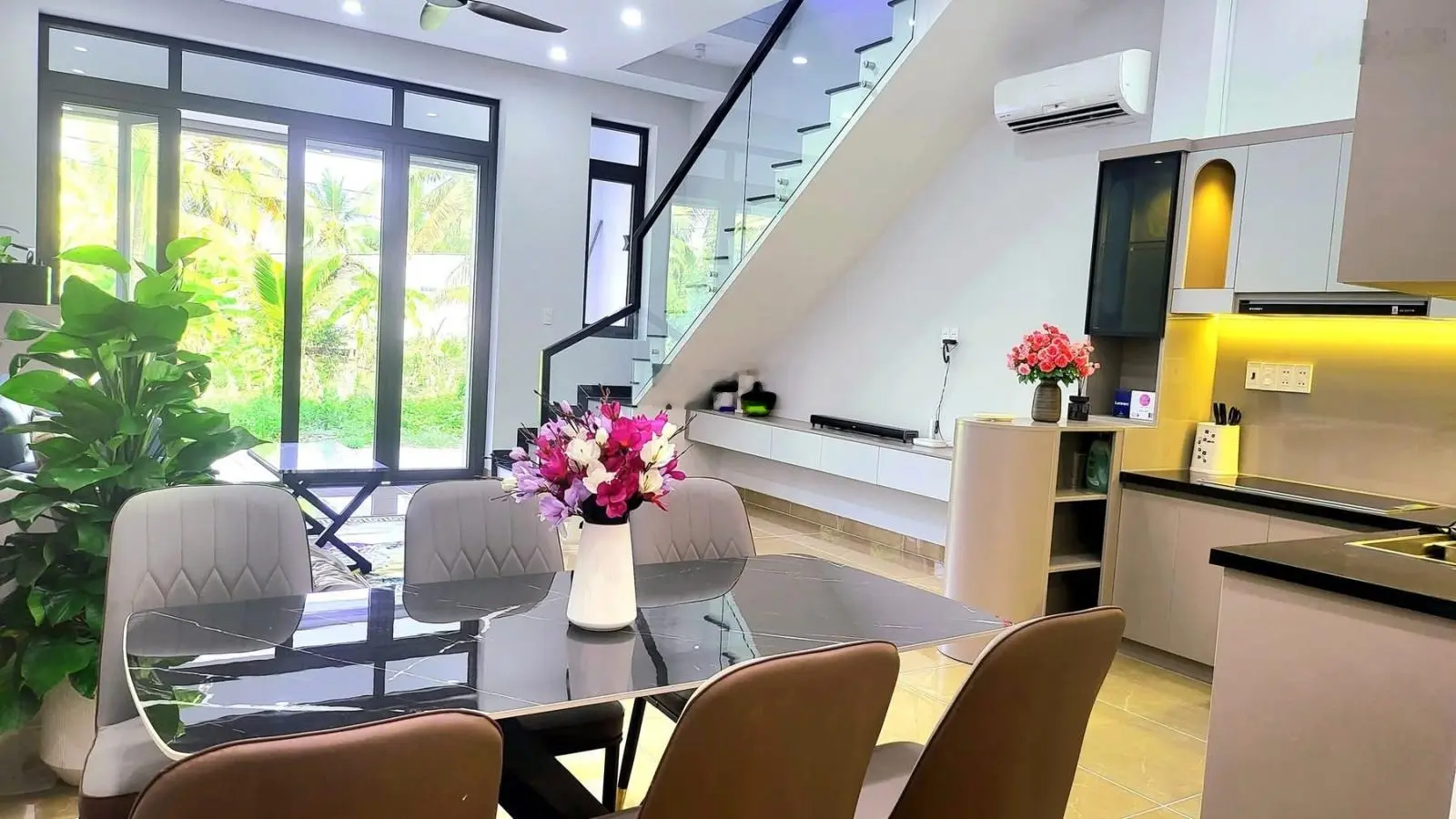 Siêu đẹp - Nhà Lê Văn Phẩm, P6, TP Mỹ Tho, TG. DT: 5x10. Giá 2,25 tỷ TL (ngay BigC)