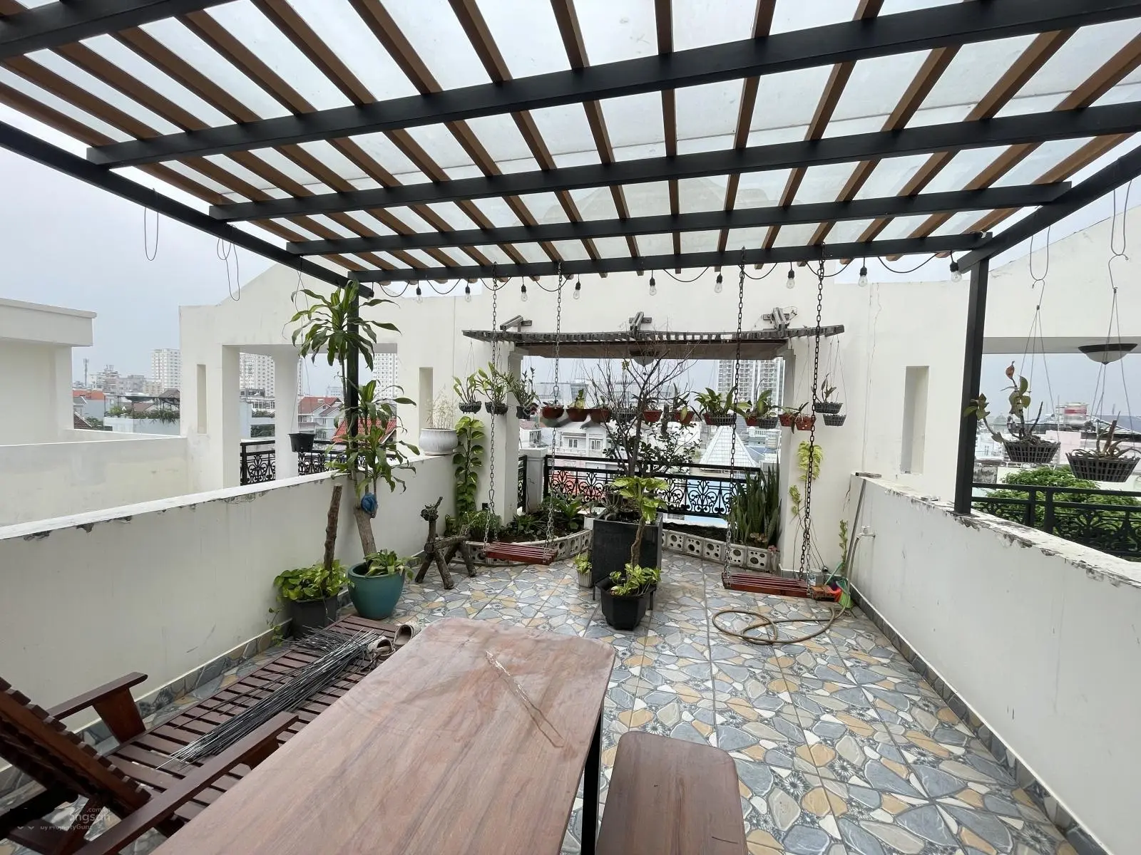 Bán Nhà Mặt Tiền Kinh Doanh Ngay Giga Mall - Đường thông 8m có vỉa hè, nội thất cao cấp có sân vườn