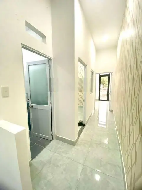 Kiến trúc Châu Âu: Nhà 2 tầng - nội thất vip - HXH - khu phân lô cao cấp - quận 12 - nhỉnh: 3 tỷ