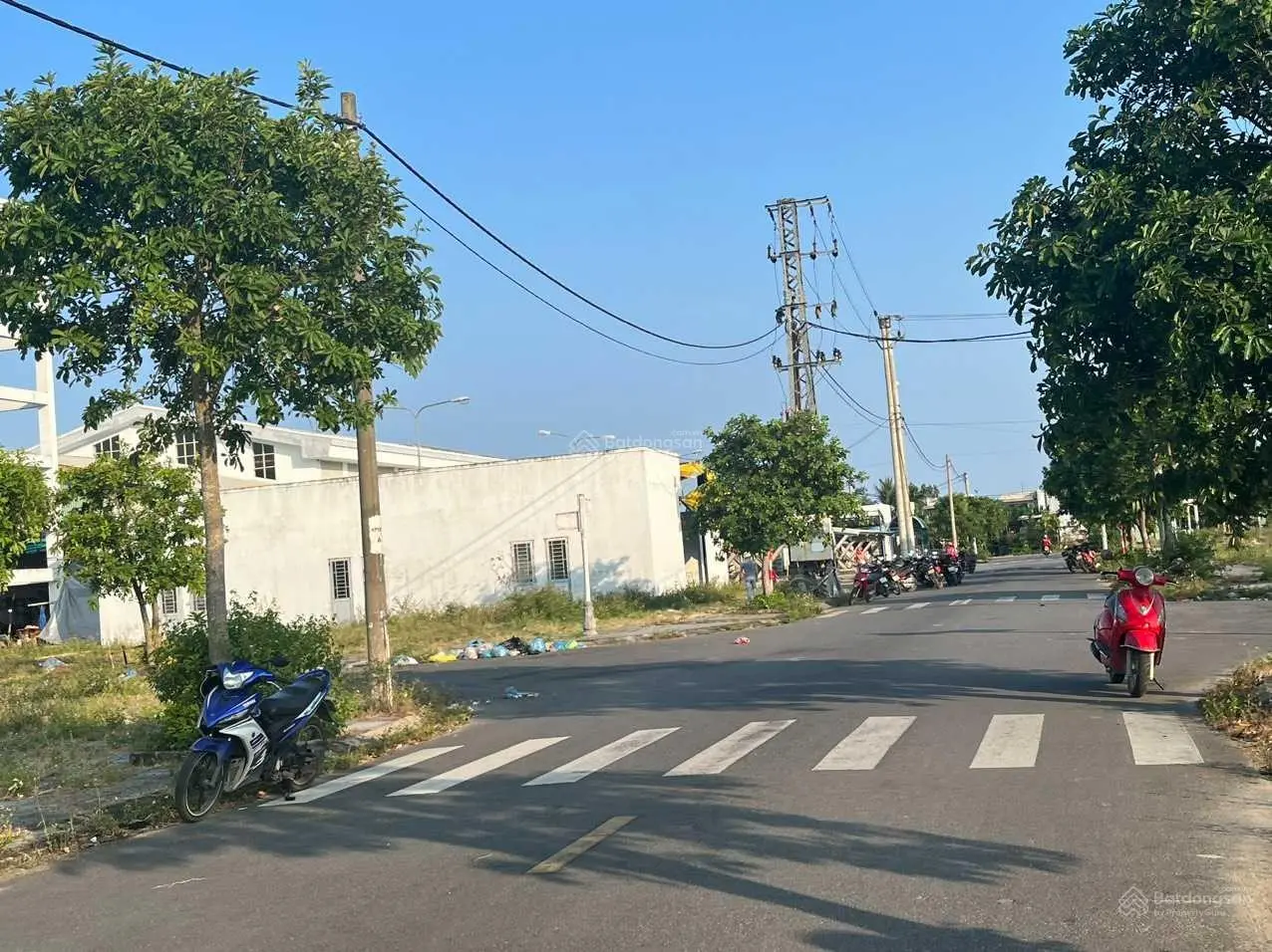 Khu phố chợ Điện Nam Bắc, đường 5m5, sau nhà đường 3m hướng Đông Nam, S: 141m2. Giá chỉ 1 tỷ 550
