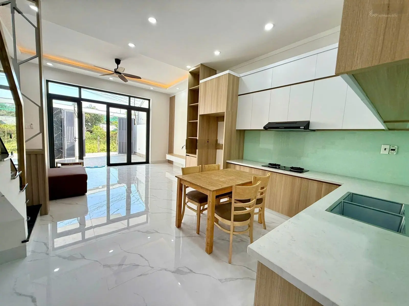 Bán nhà phường Phú Lợi gần vòng xoay Hiệp Thành 3, nhà 1 trệt 2 lầu, 3PN 4WC, sân oto