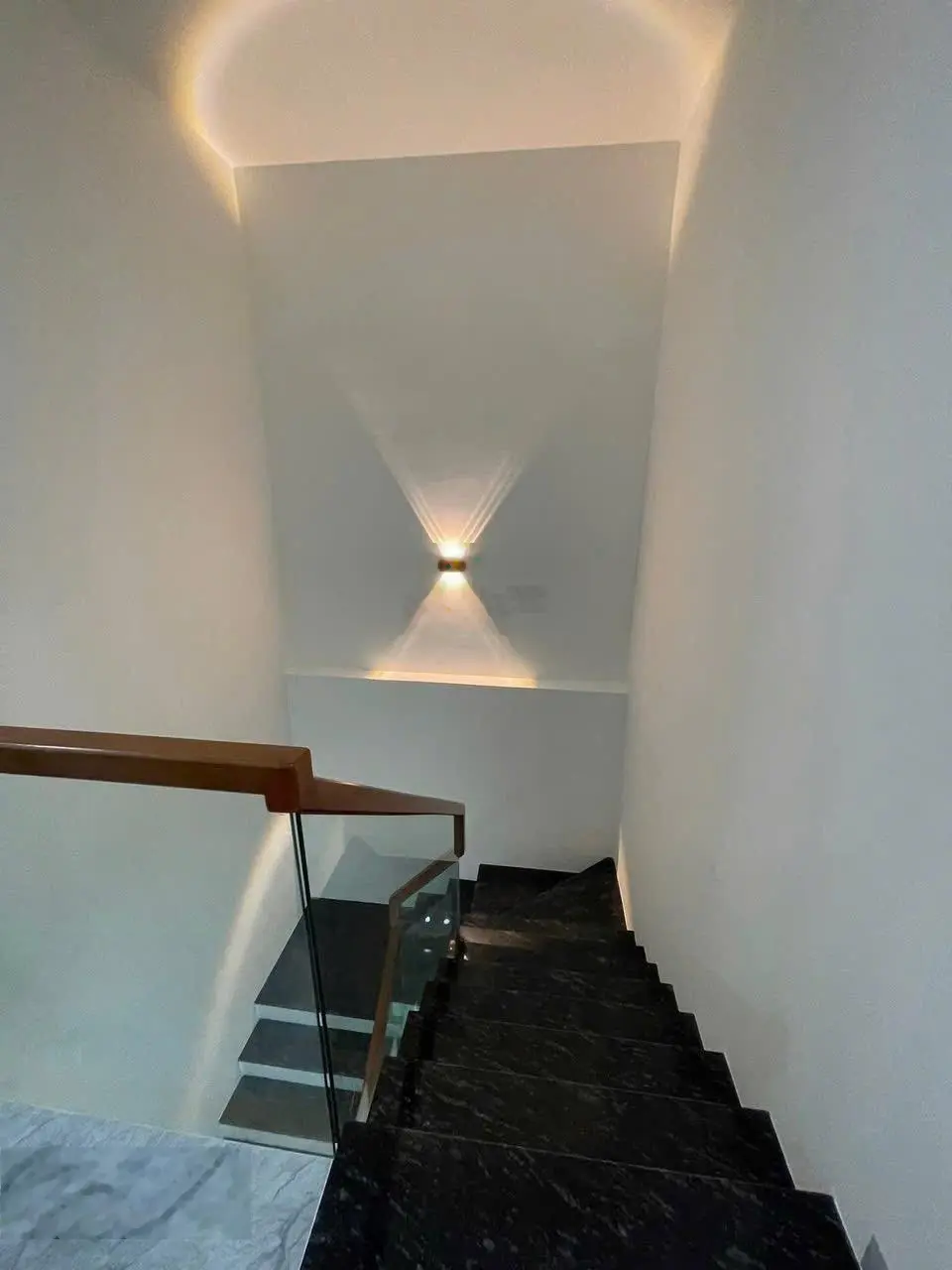 Bán nhà 2 tầng diên Sơn - Diên Khánh, DT 107m2, ngang 7m, giá 1,75 tỷ
