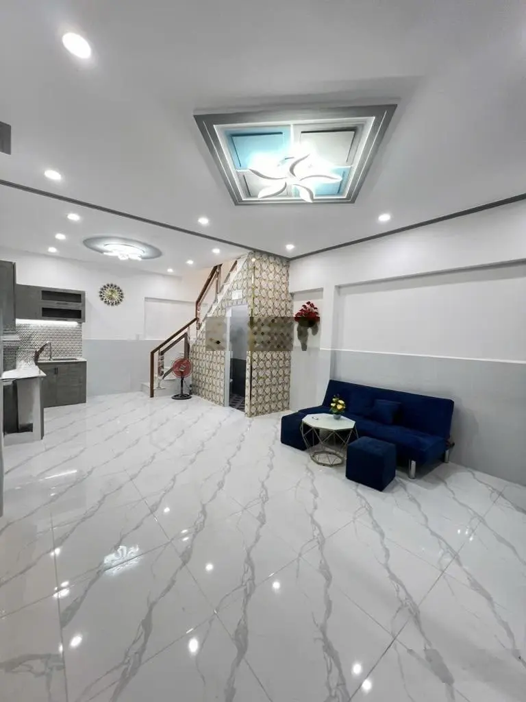 Nhà siêu đẹp, Lạc Long Quân, 66m2, ngang 4,6m, nở hậu, giá nhỉnh 3 tỷ, sổ hồng