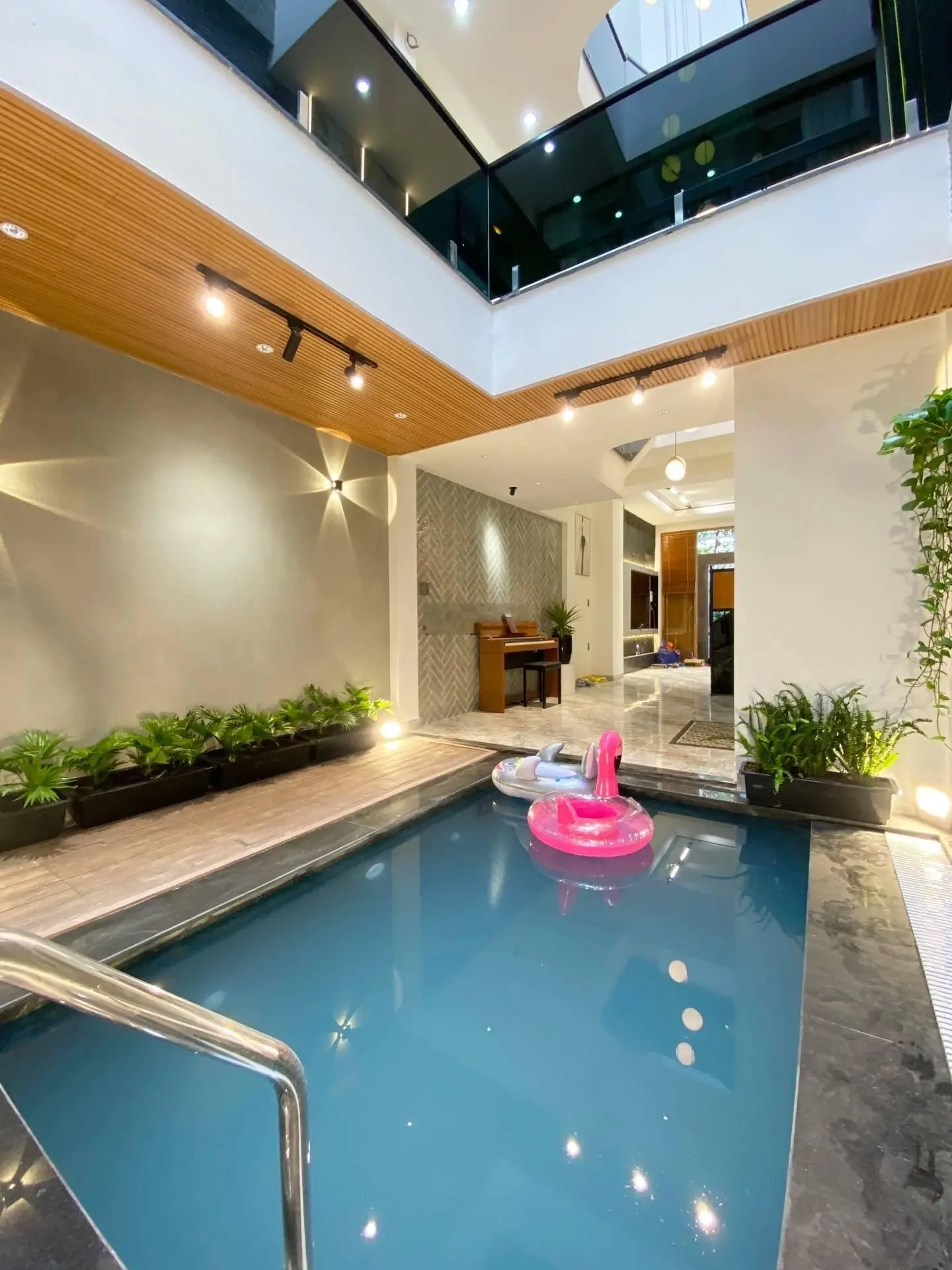 SỐC! Nhà mới 80m2 ngay Nguyễn Thái Sơn, Gò Vấp giá chốt 3tỷ700. Có hồ bơi trong nhà. 5PN. SHR. HXH