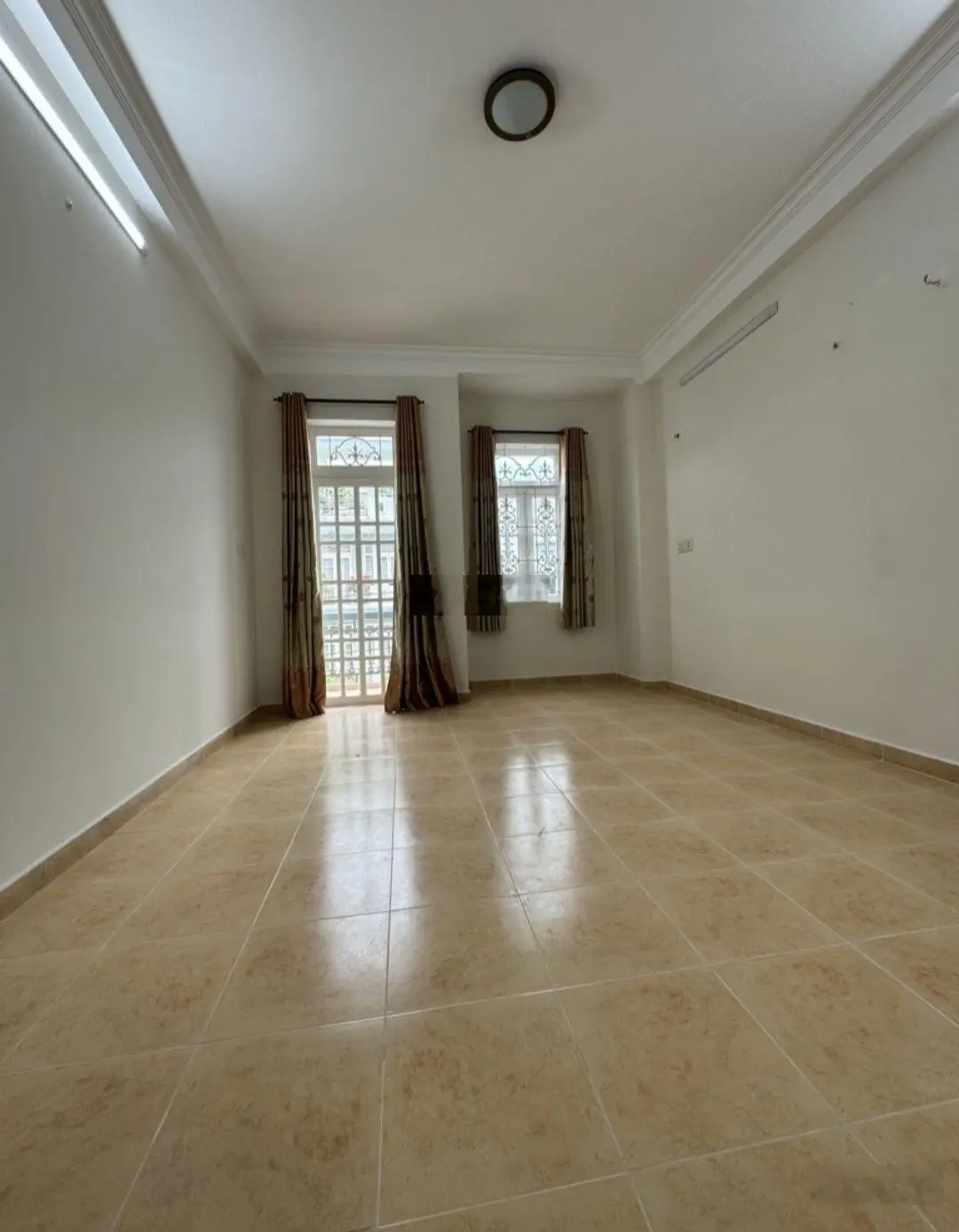 Bán gấp nhà mặt tiền kinh doanh 4 tầng 60m2 đường Số 17, Phường 11, Gò Vấp. Sát chợ Hạnh Tây