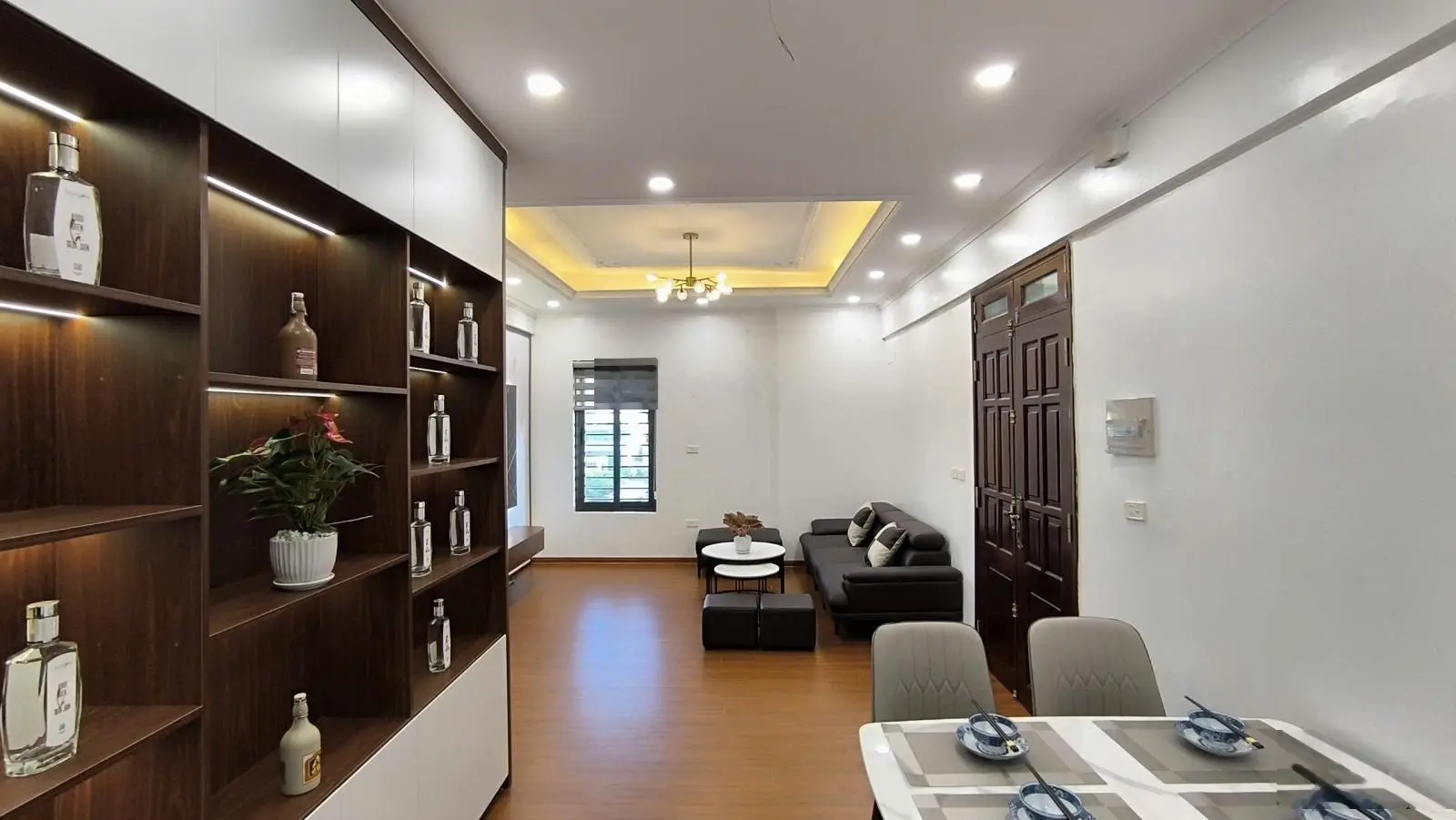 (Nhà đẹp) bán căn hộ tại dự án: C2 - Nguyễn Cơ Thạch 2PN + 1 2VS, 82m2, full nội thất, BC Đông Nam