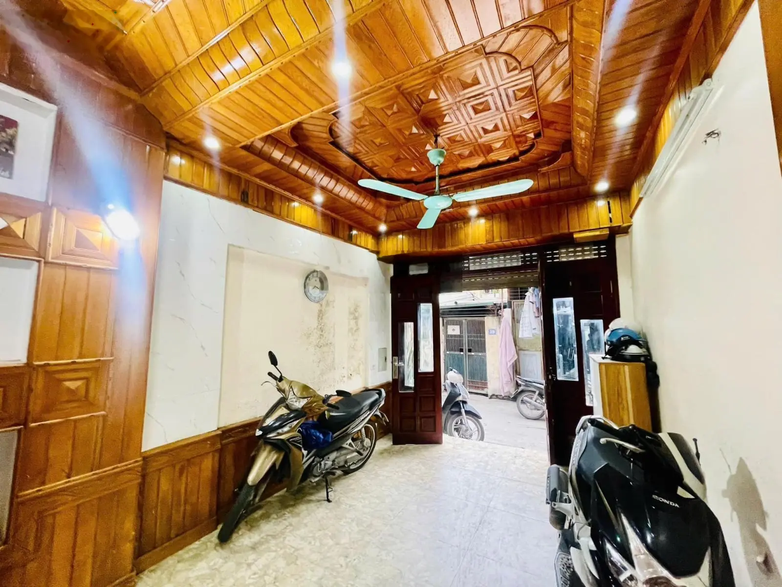 Tân Mai - gara ô tô - ngõ thông - kinh doanh - 6 phòng ngủ
