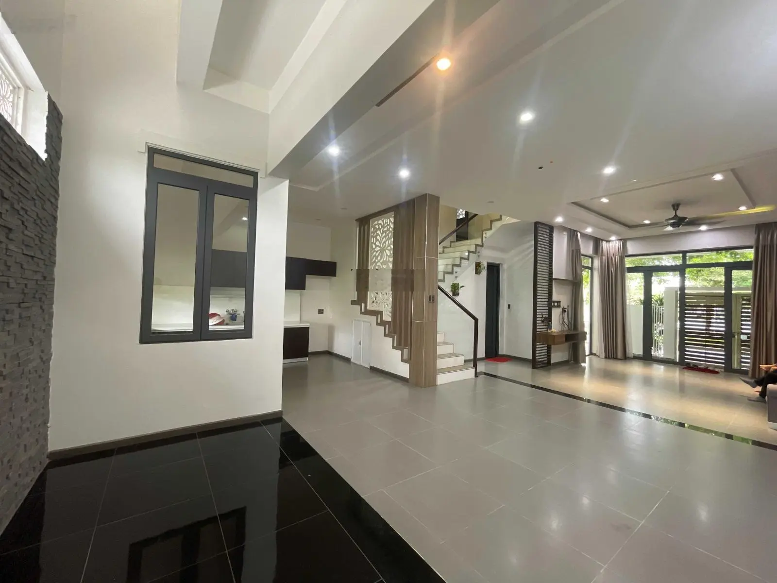 Bán nhà Ngọc Bảo Viên - Trương Quang Cận - đối diện bờ hồ