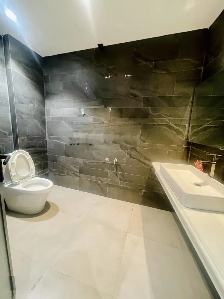 Bán nhà 5 tầng 2 MT TK hiện đại thông tầng phù hợp KD / cho thuê nhiều ngành nghề