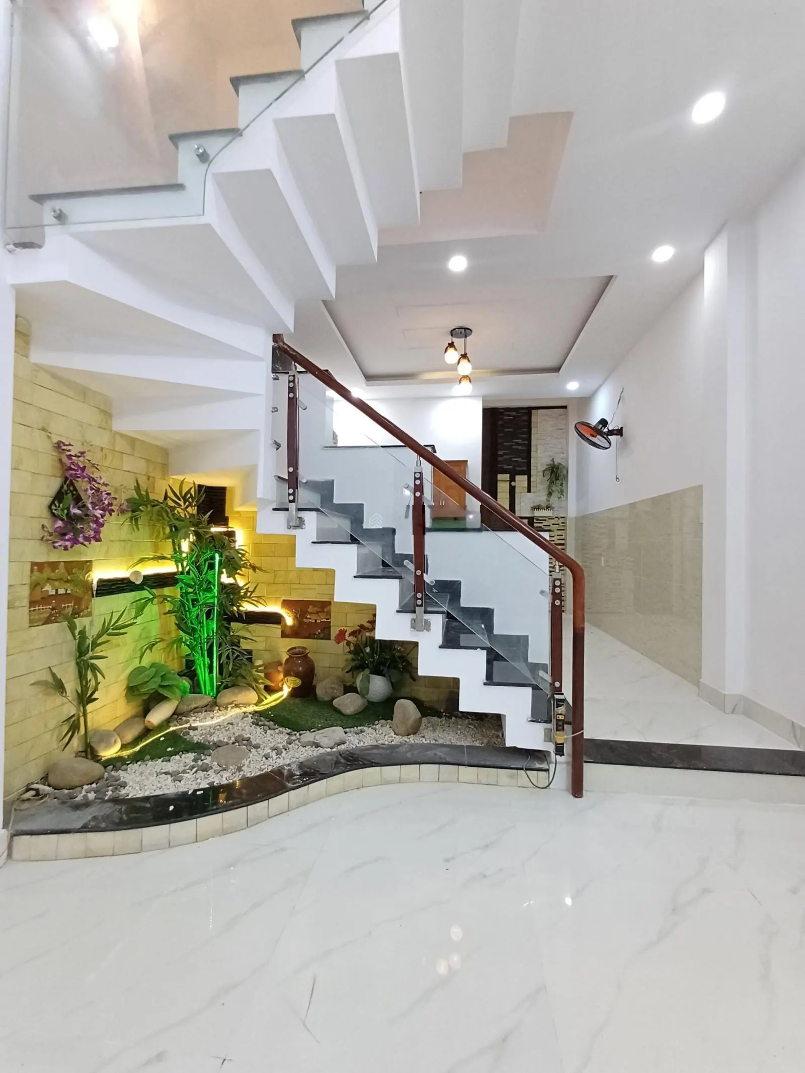 Nhà sân xe hơi 4m*17m - Tô Ngọc Vân - Ngã Tư Ga 2km - Phường Thạnh Xuân - Q12 - HCM