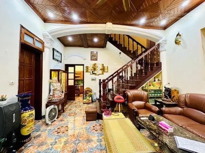 Bán căn nhà Mặt Phố Thịnh Quang - mặt tiền 8 mét giá chỉ 130tr/1 mét cực hiếm có nhà toàn gỗ Lim