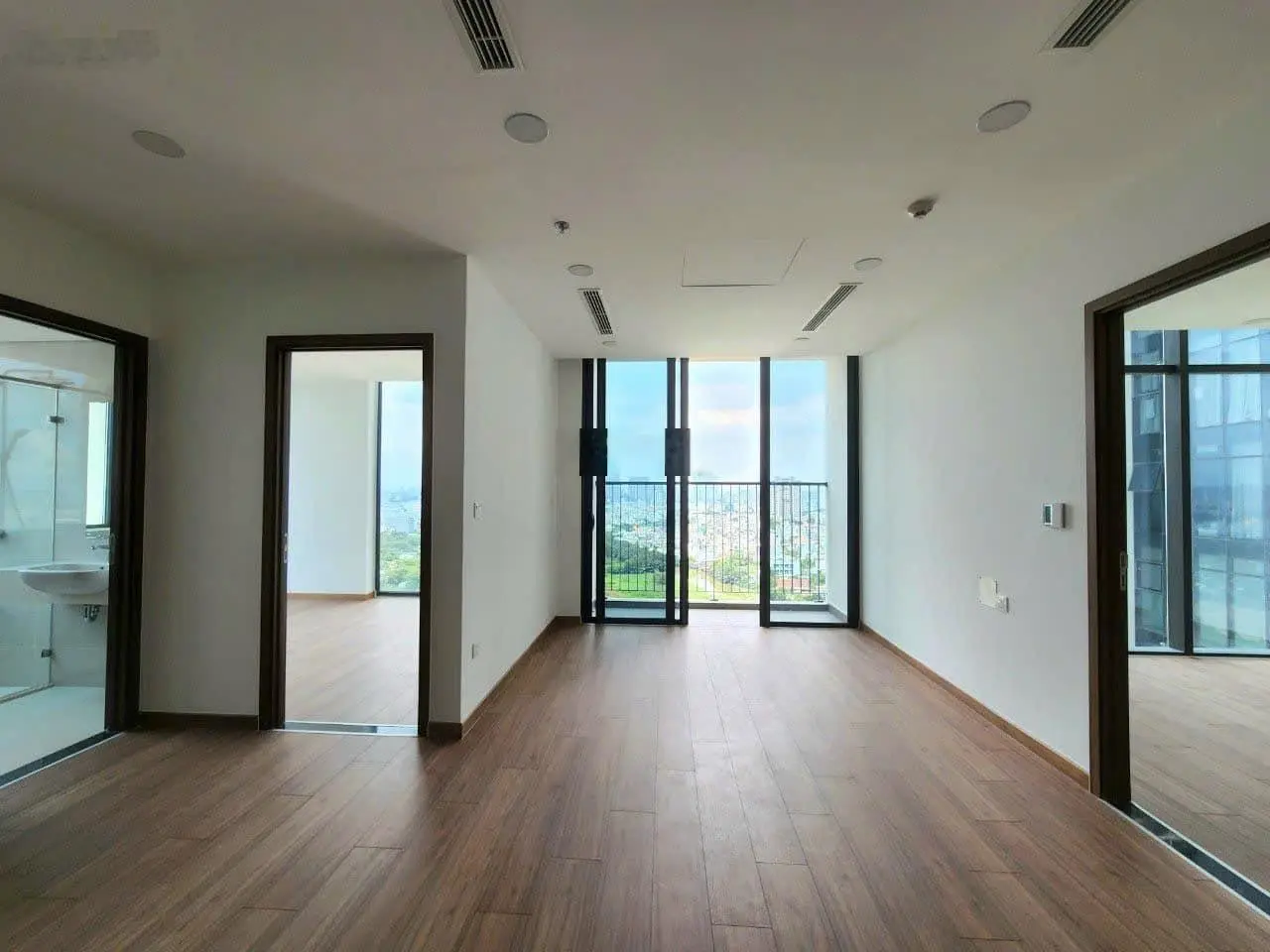 Bán gấp căn hộ 2PN 2WC, 75m2, nhà mới tại Eco Green Quận 7, sát Quận 4, LH: 0836 646 ***Nguyên)