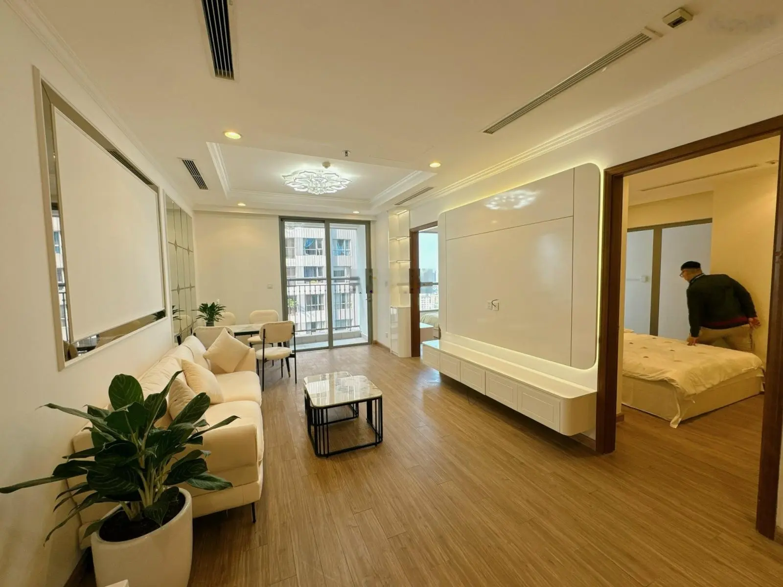 NHÀ ĐẸP NHƯ HÌNH 100%! Căn hộ 2 ngủ 73m2 FULL ĐỒ ĐẸP-SẴN SỔ tầng trung giá 6.7 tỷ tại Times City