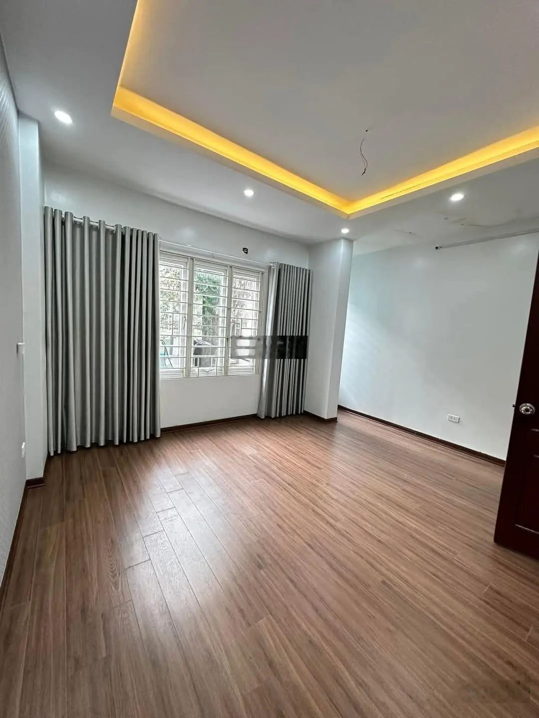 Bán gấp nhà đẹp ,oto qua nhà ,Kinh doanh sầm uất.Gần viện Đa Khoa Hà Đông, sân bóng Cầu Đơ.