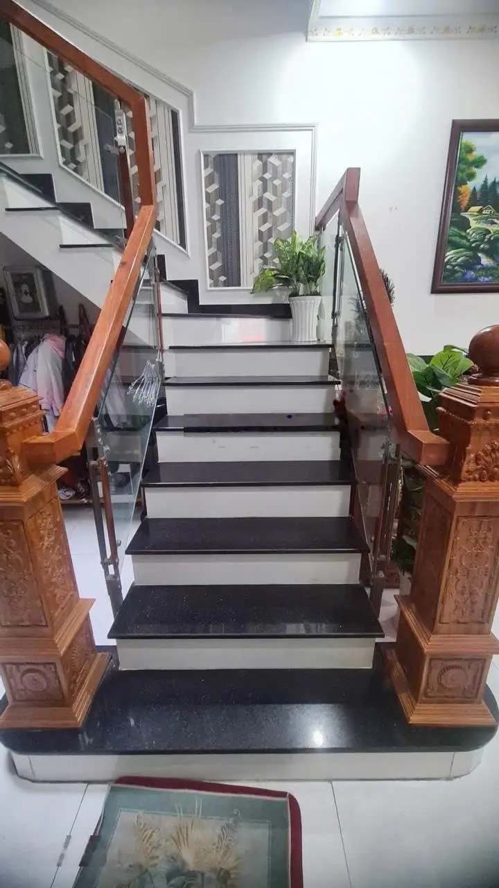 Bán nhà mặt tiền đường Lê Thị Hoa, Bình Chiểu, Thủ Đức, 3 tầng, 98m2, giá 8.5 tỷ