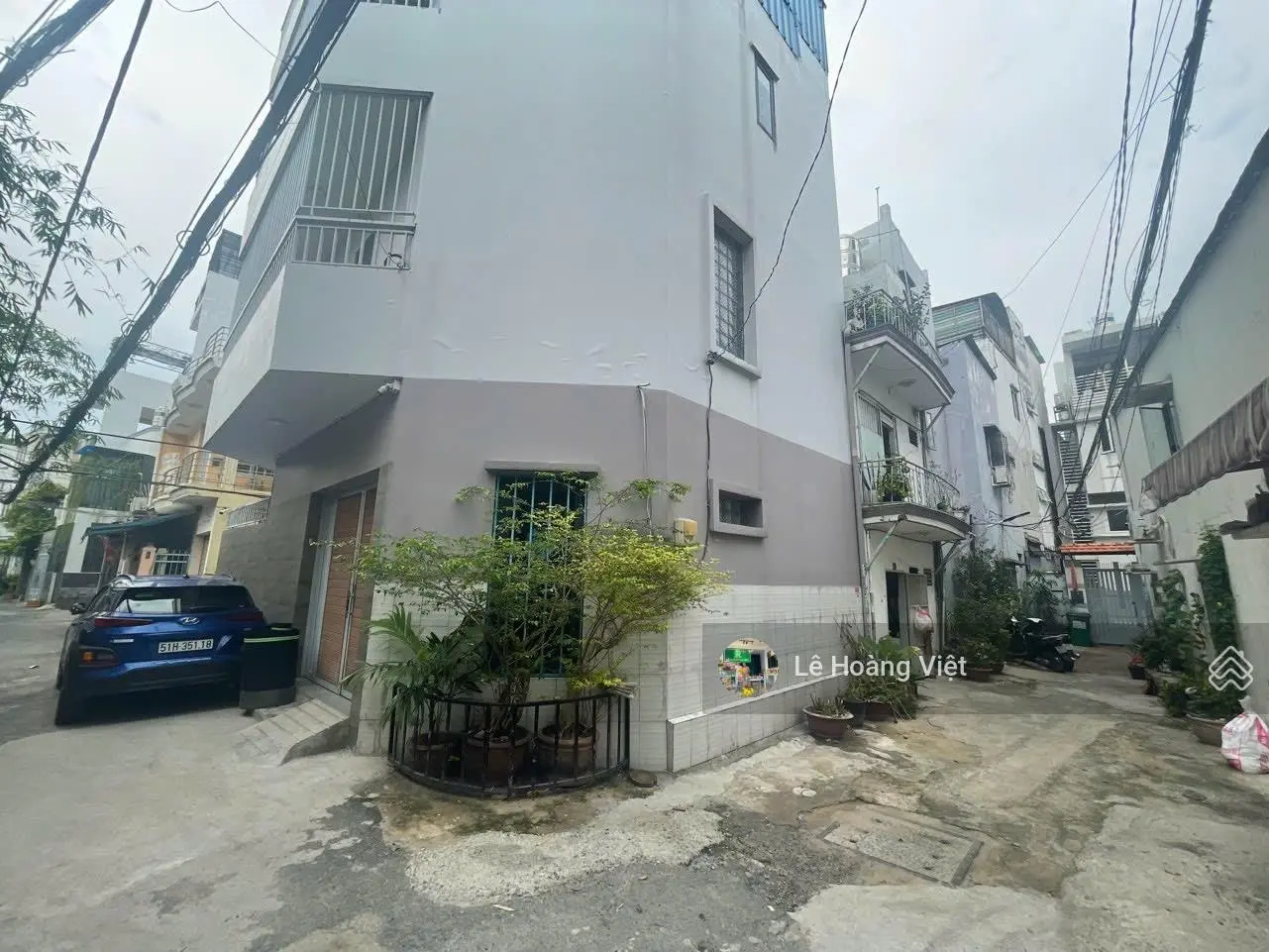 Nhà 2 mặt hẻm - xe hơi - 2 lầu 4 phòng gần sân bay chỉ hơn 5 tỷ