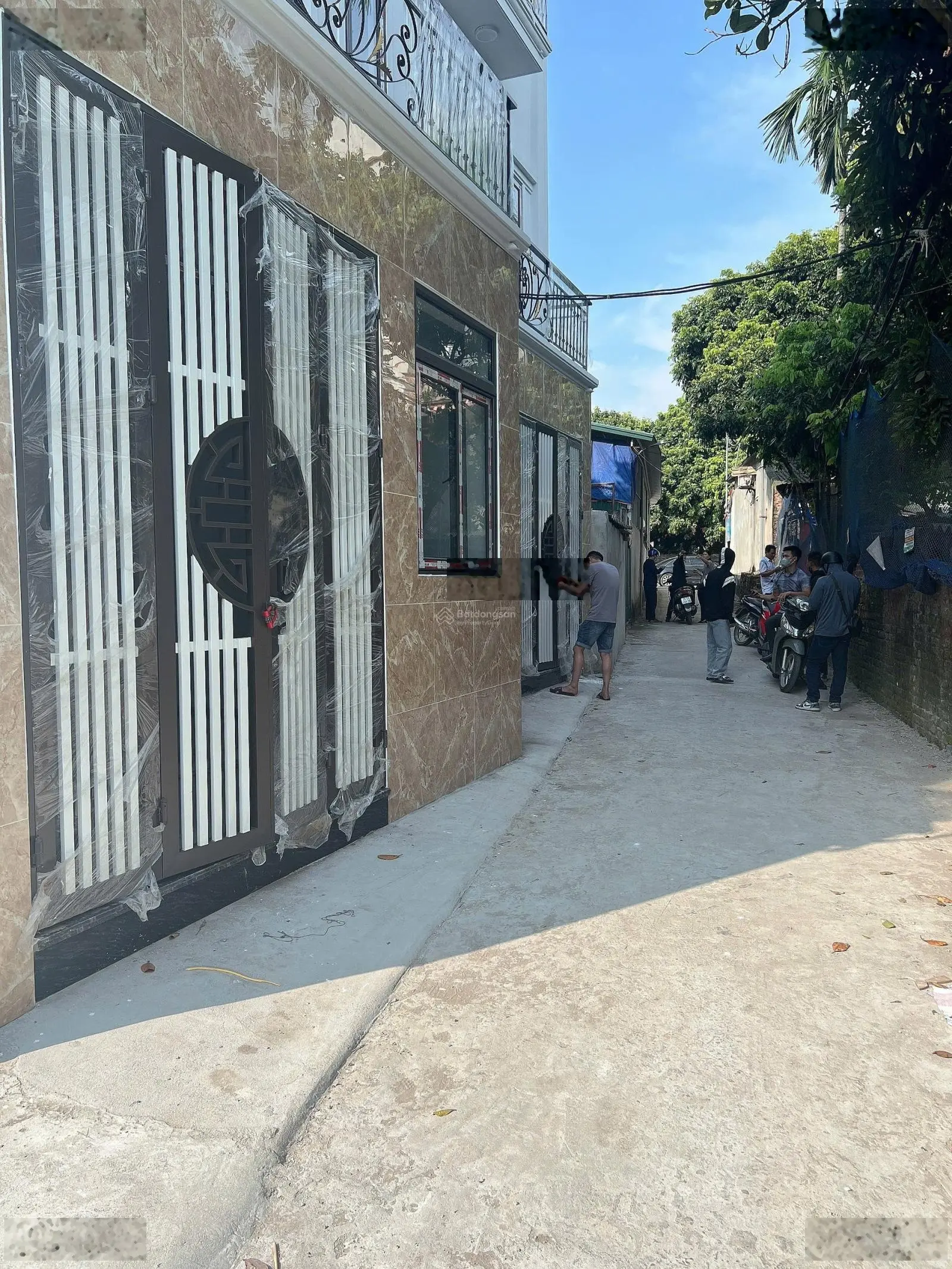Giá rẻ nhất đại thành. bán căn 3 tầng*40m2. ngõ rộng, có sân riêng.nằm ngay trục đường liên huyện.