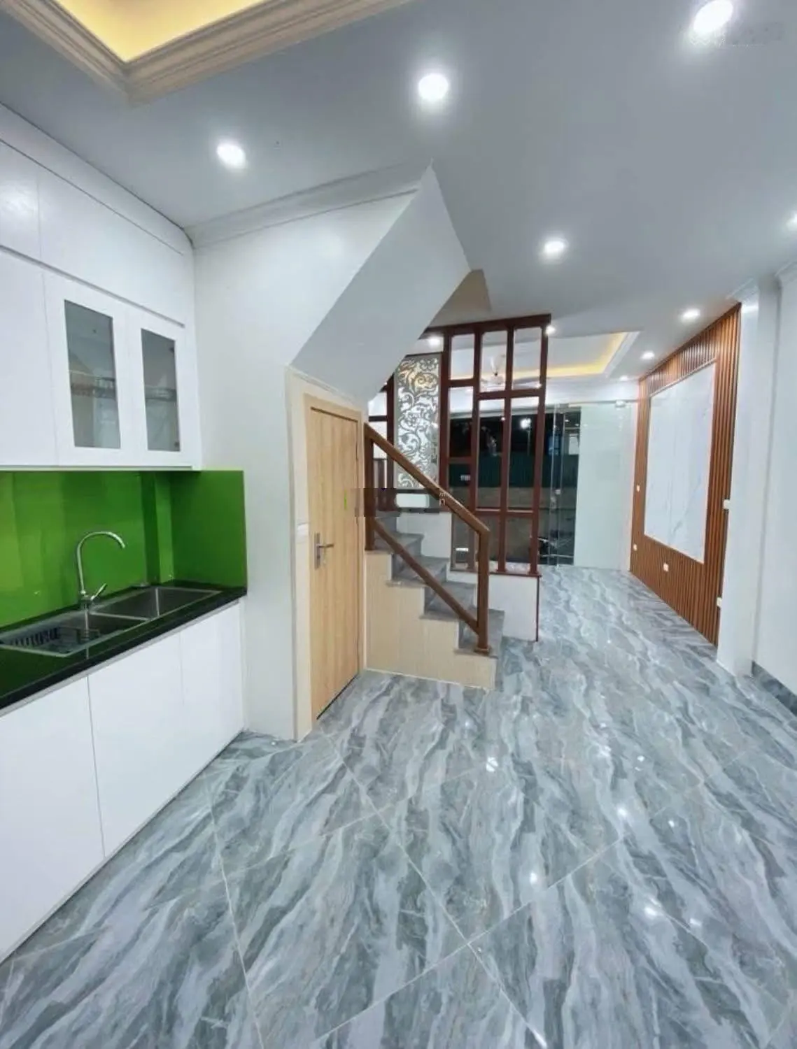 Bán Gấp 140 Đông thiên - Vĩnh Hưng. 30m. 5 Tầng . 6 ngủ giá 5,45 tỷ. Sổ vuông đẹp. Gần ô tô.