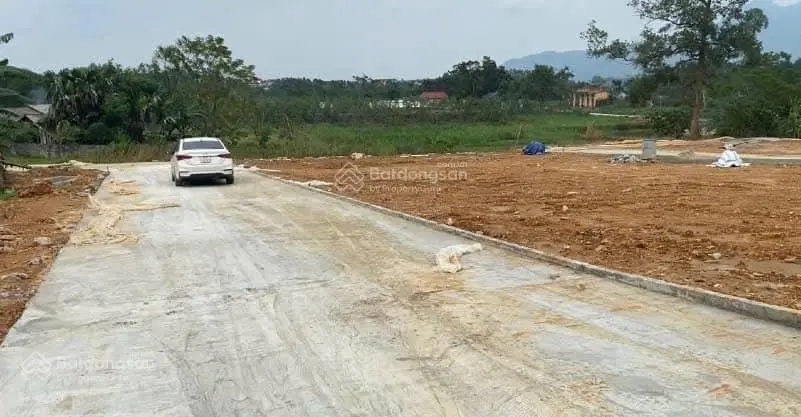 Bán Đất phân lô giáp đường mòn HCM