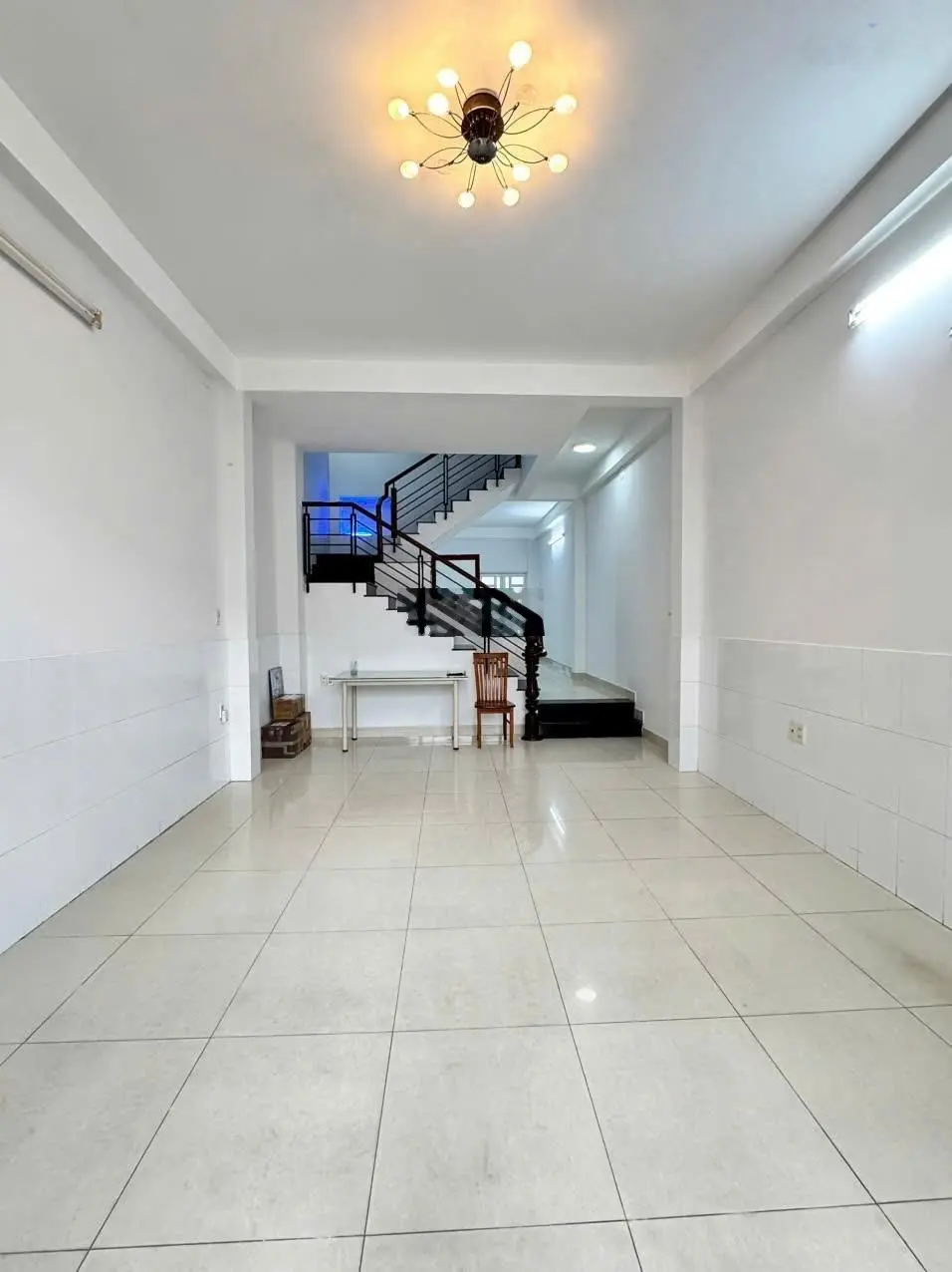 Gia đình định cư Mỹ cần bán nhà 3 tầng Vũ Tùng, P. 2
