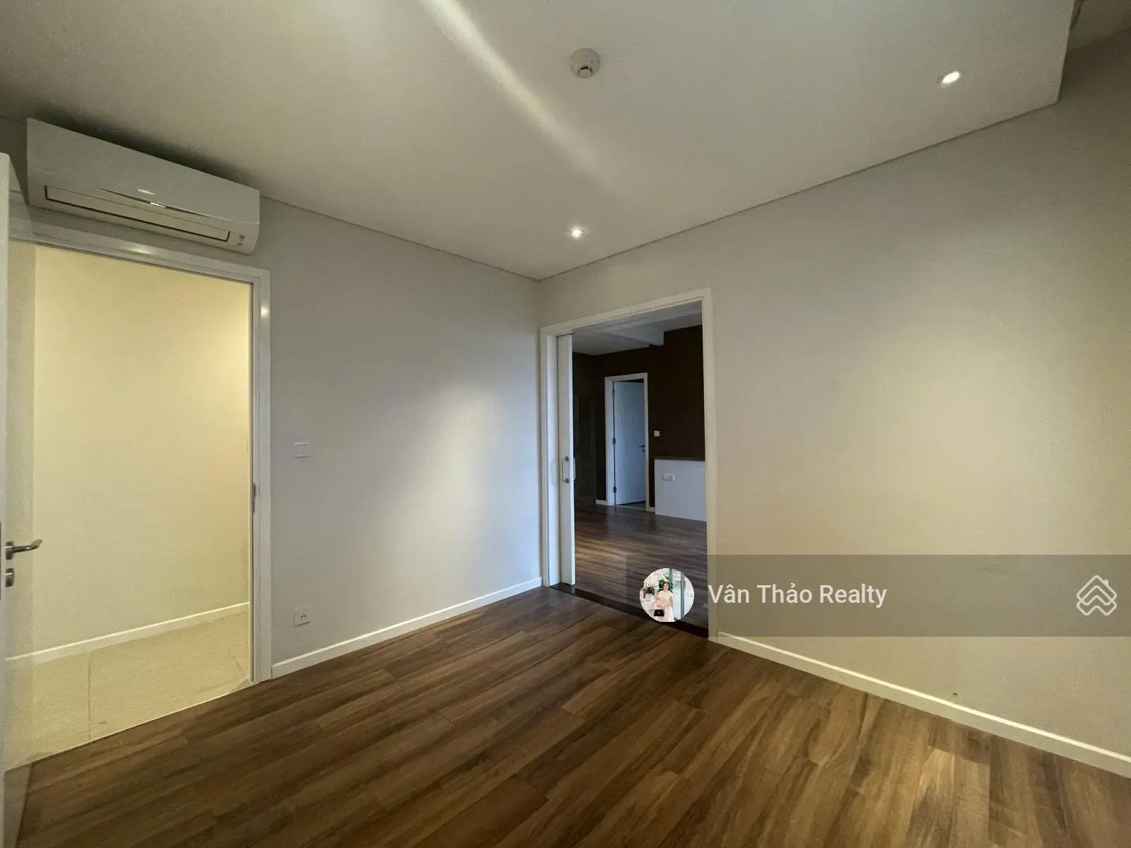 (Diện tích lớn 137m2) Căn hộ 3PN góc - Full kính 2 mặt - Nội thất cơ bản - Đảo Kim Cương Quận 2