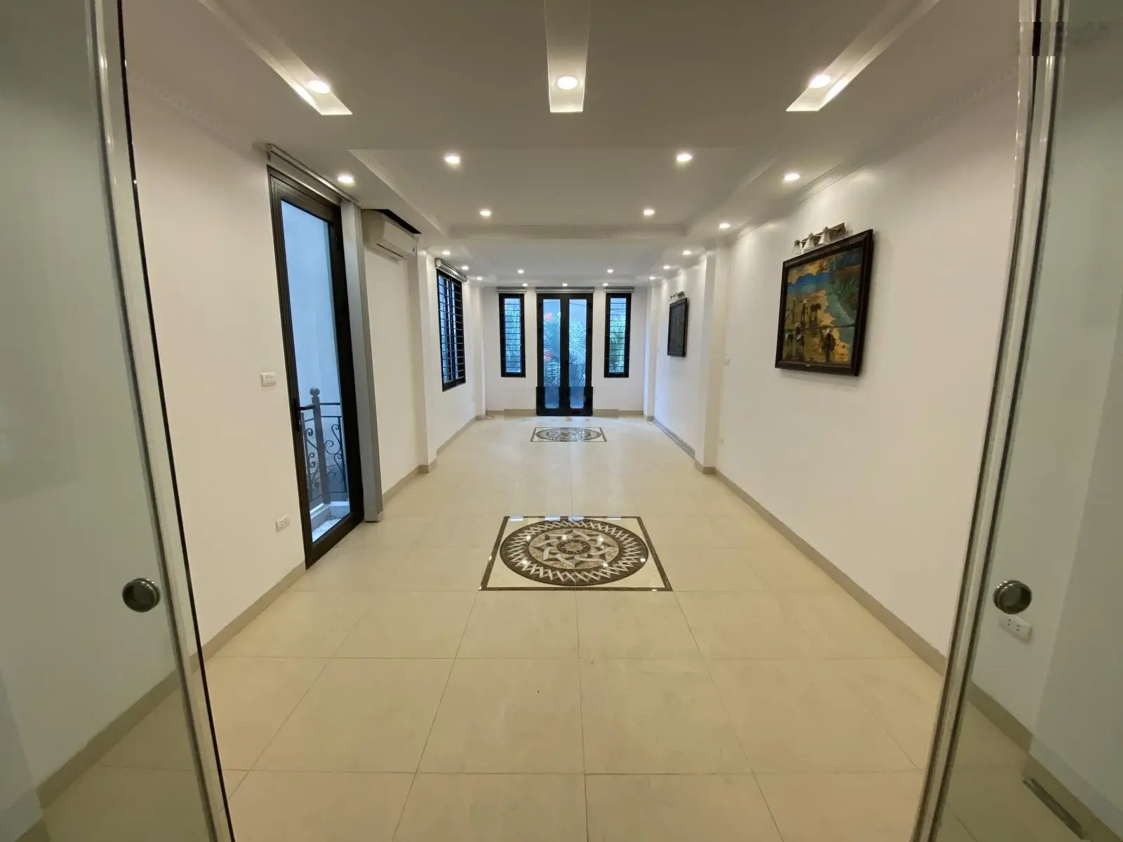 Hàng mới đét F0, Nhà cực đẹp 38m2 x 6 tầng lô góc 2 mặt ngõ 3m, cạnh mặt phố Xuân Thủy-Hồ Tùng Mậu