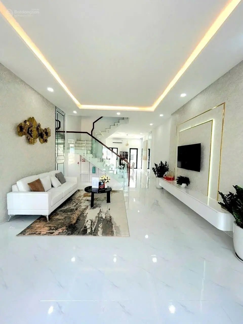 Nhà phố rộng rãi rất đẹp bàn giao hoàn, MT Đại Lộ Hùng Vương, P. An Điền, Bến Cát. Giá: 2.35 tỷ