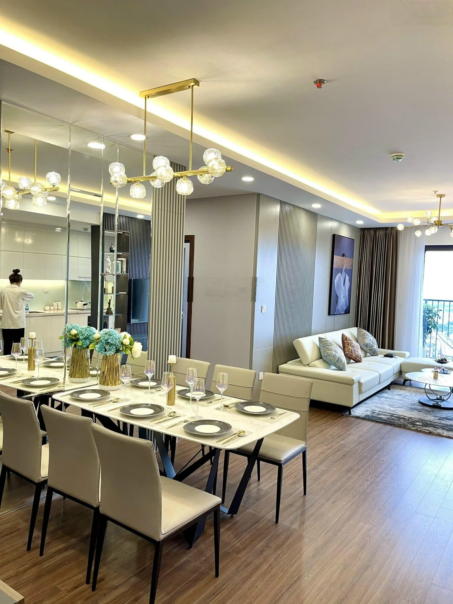 Căn hộ 3PN view sông Đuống giá 4,2x tỷ - DT 95m2 Bình Minh Garden - Bàn giao full NT về ở ngay