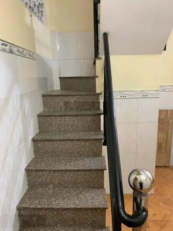 Bán gấp căn nhà rất mới, 1 trệt 1 lầu ở Lý Thường Kiệt, thị trấn Hóc Môn diện tích 78m2 giá 1 tỷ 8