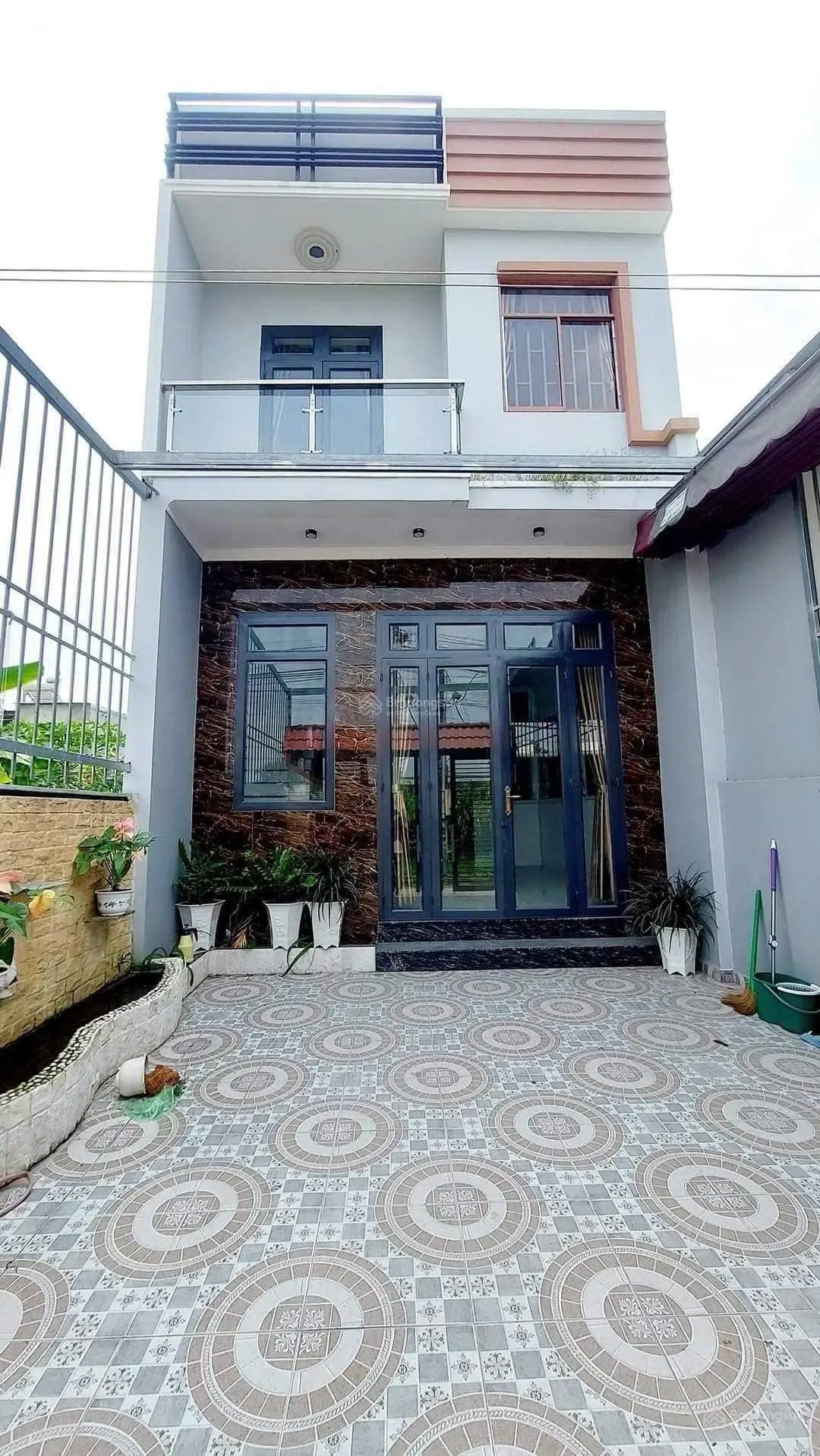 Nhà 2 lầu DT 100m2 sổ riêng thổ cư 100%. 1 sẹc Huỳnh Văn Nghệ ngay gần trạm thu phí P. Bửu Long