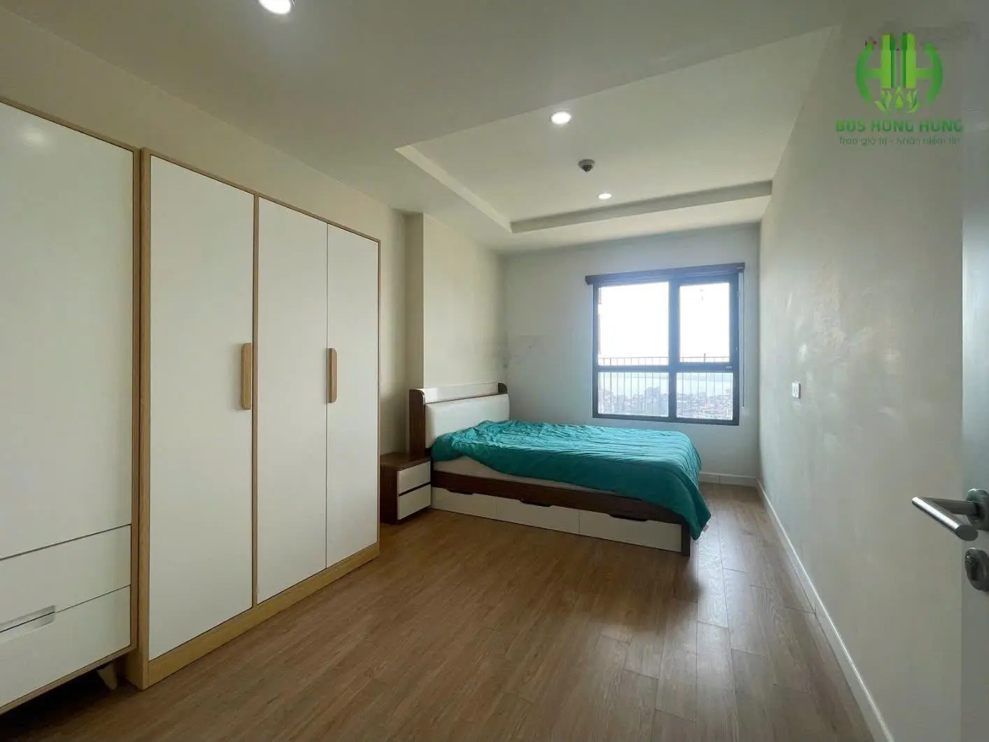 Chính chủ bán căn 3 phòng ngủ 118m2, tòa Novo, tầng đẹp giá nhỉnh 10 tỷ LH: 0918 111 ***