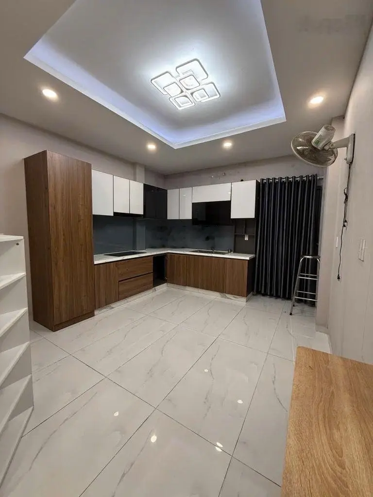 Bán nhà 2 mặt tiền 3 tầng, diện tích : ngan 4 mét _dài 14 mét. Giá 6 tỷ 990 thương lượng