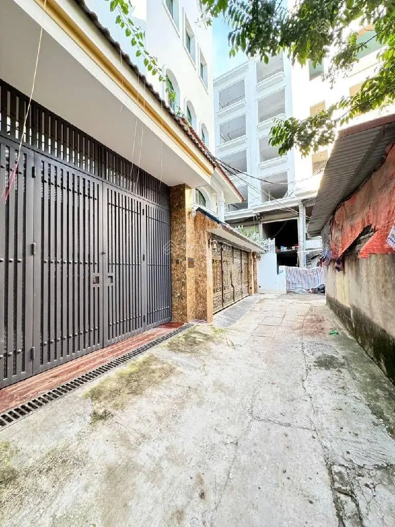 Nhà đẹp Phú Thượng lô góc thang máy ô tô vào nhà gần khu đô thị Ciputra
