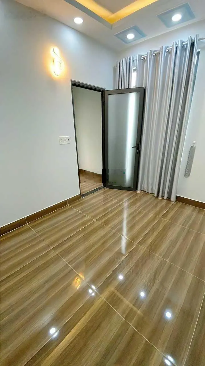 Bán nhà 2 lầu, hẻm 1/ ngay chợ Lê Đình Cẩn, P. Tân Tạo, Bình Tân - Giá nhỉnh hơn 2 tỷ