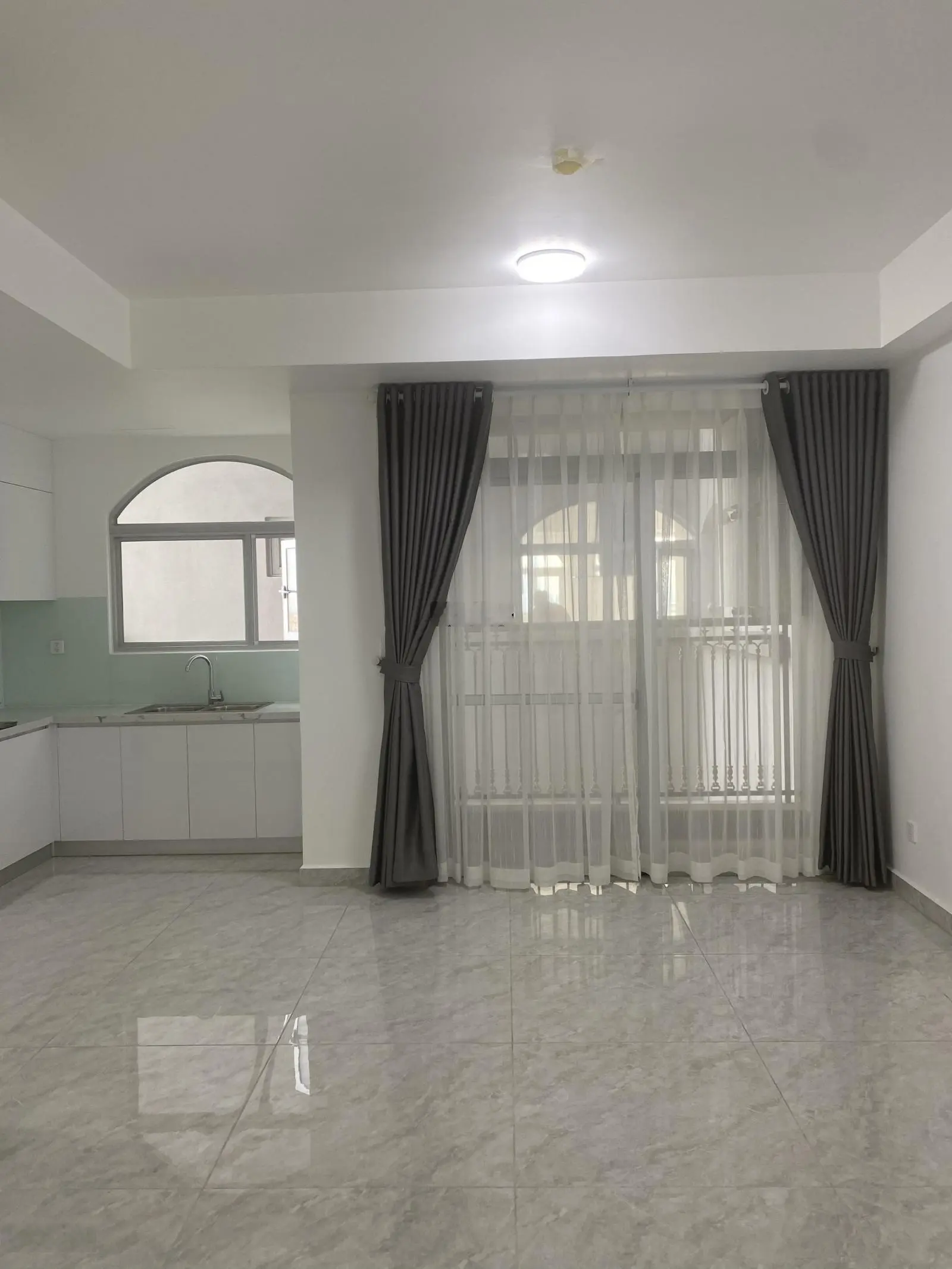 Paris Hoàng Kim - 3PN/2WC tầng 20, giá 5.5 tỷ, nhà mới 100%, có sẵn máy lạnh, rèm, đèn