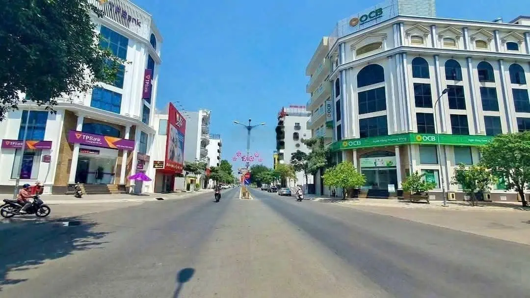 Bán căn nhà hoàn công đường L khu trung tâm hành chính Dĩ An giá rẻ