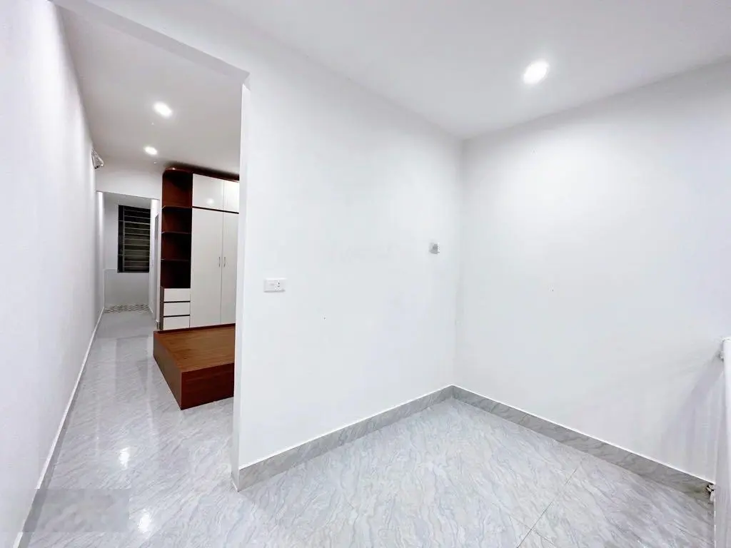 Ngõ 193 Phú Diễn, 58m2, 7 tầng, thang máy, 12p khép kín, full nội thất. Luôn full người thuê