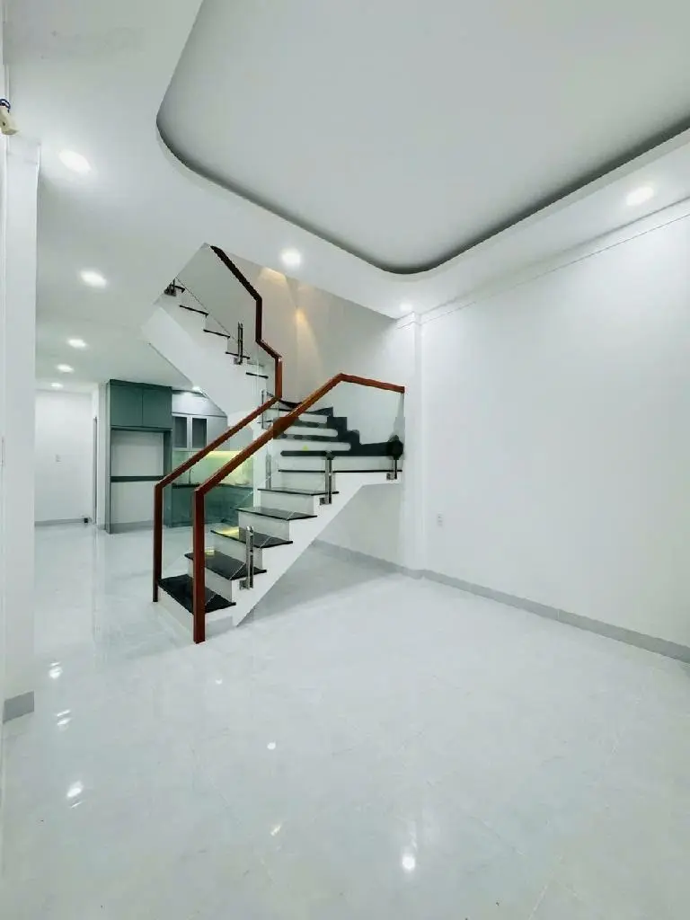 Cách Mạng Tháng 8, Quận 3, 4 tầng 48M2 nhỉnh 6 tỷ.